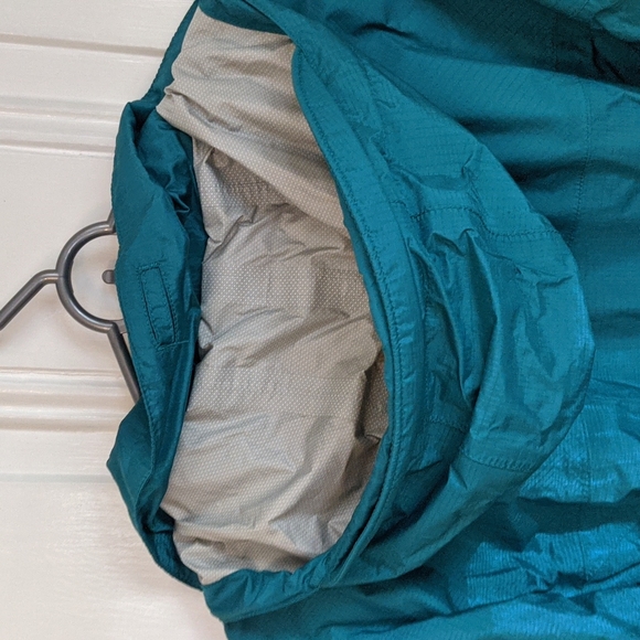 Marmot women's XS green rain shell - Picture 3 of 5